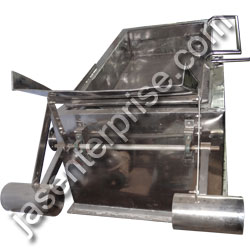 Rectangular fryer with inbuilt heat exchanger